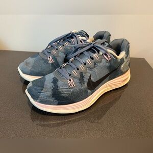 Nike Lunarglide 5 Camouflage Running Shoes Womens Size 7W Lunarlon Trainer